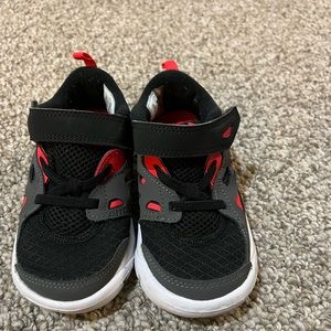 Toddler Nike Free Run 2 size 9c